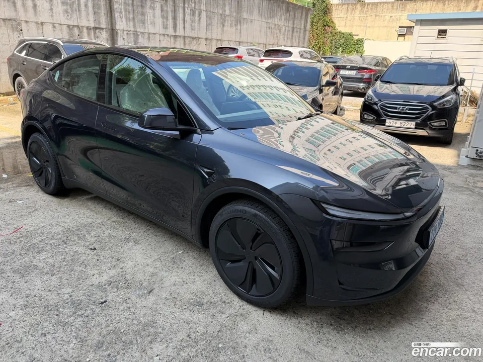 Tesla Model Y RWD 2025 — thumbnail 3