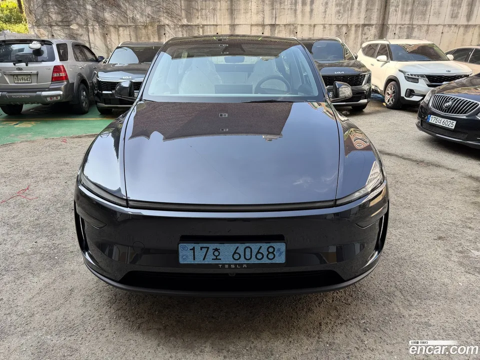 Tesla Model Y RWD 2025 — photo 1, buy with delivery to Moscow