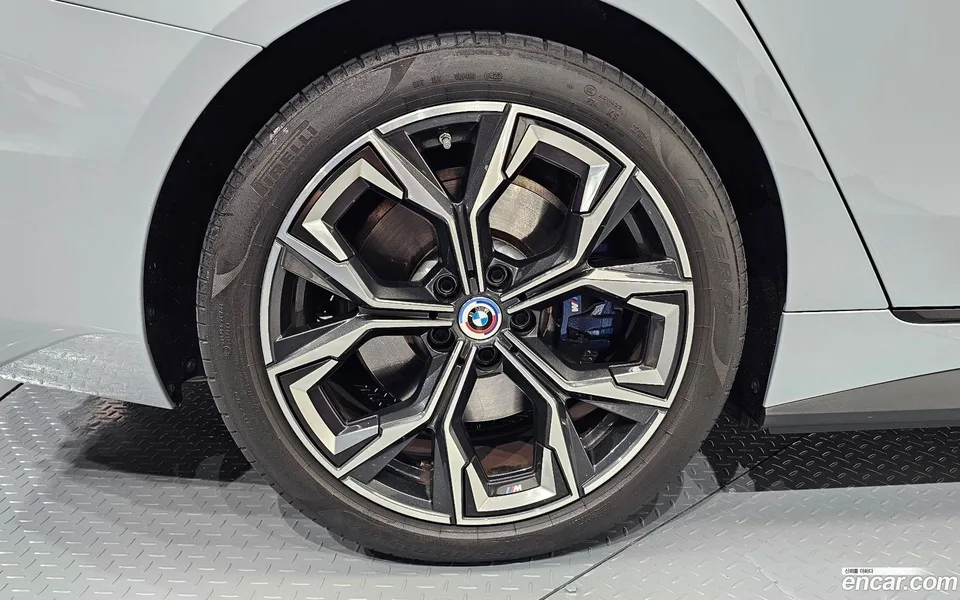 BMW i4 eDrive40 M 2023 — миниатюра 2