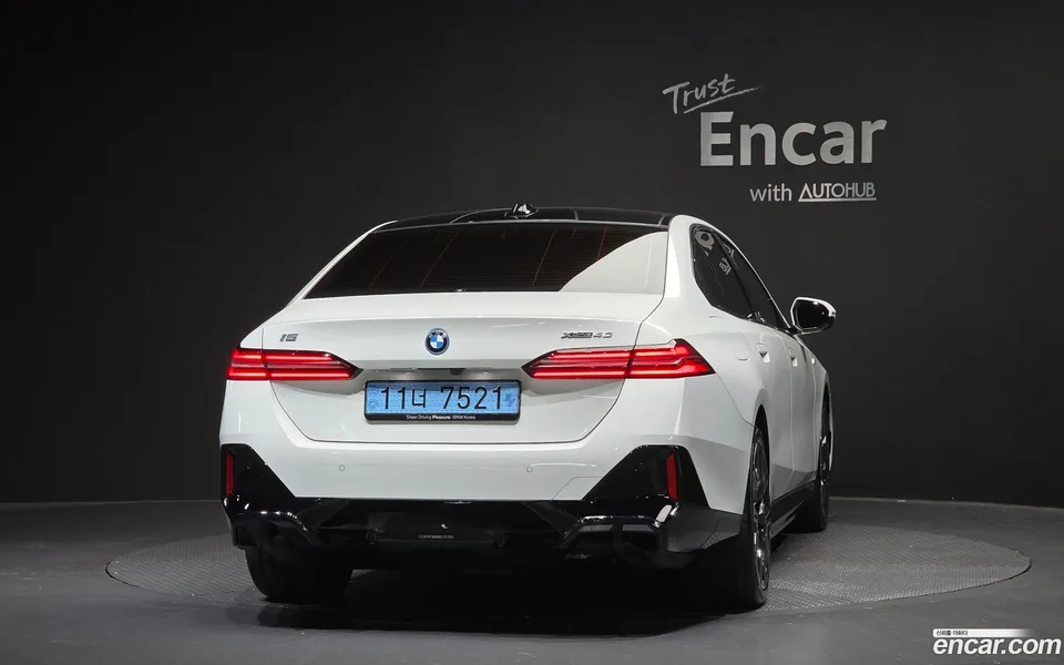 BMW i5 xDrive 40 M 2025 — thumbnail 4