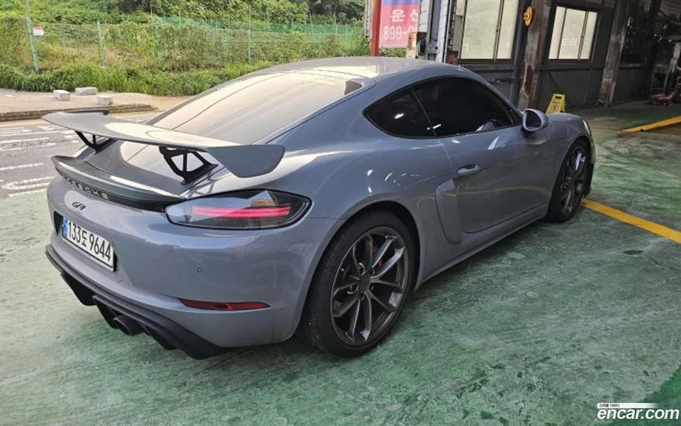 Porsche 718 Cayman 4.0 GT4 2023 — thumbnail 2
