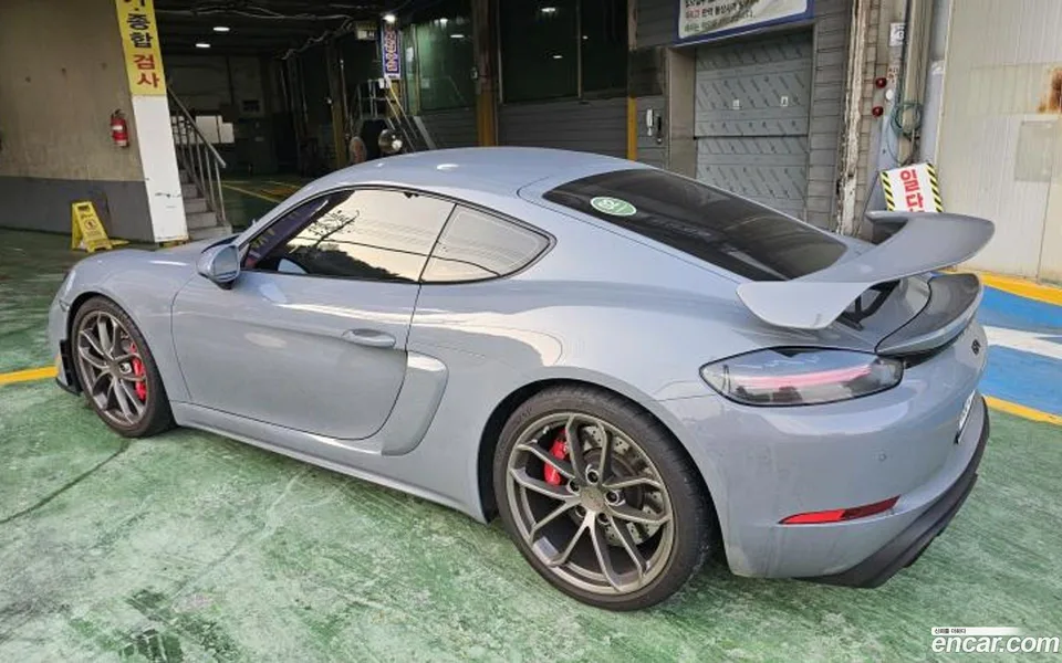Porsche 718 Cayman 4.0 GT4 2023 — thumbnail 3