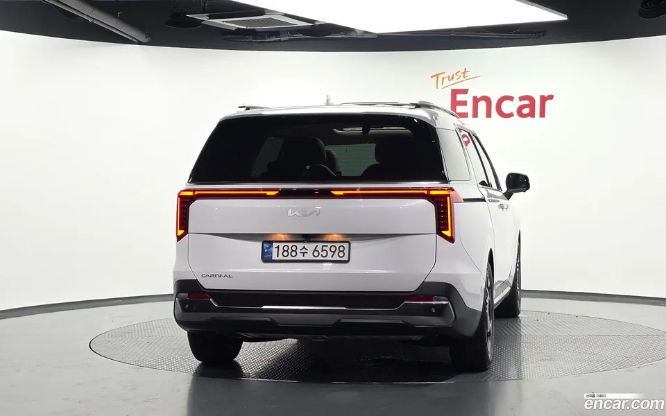 Kia Carnival 7 2024 — thumbnail 4
