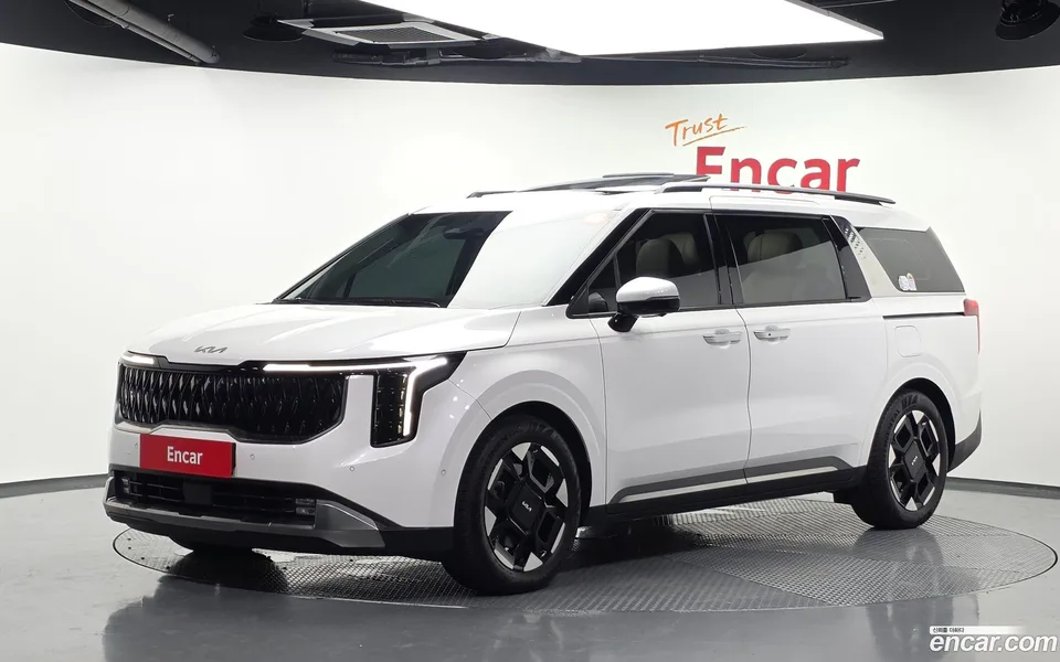 Kia Carnival 7 2024 — photo 1, buy with delivery to Moscow