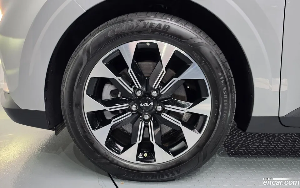 Kia Carnival 7 2023 — thumbnail 2