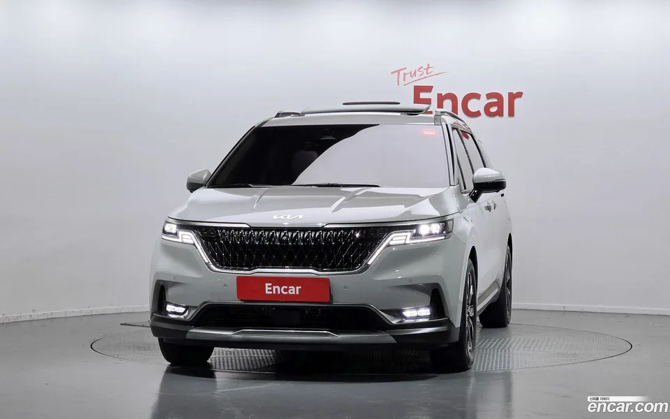 Kia Carnival 7 2023 — thumbnail 3