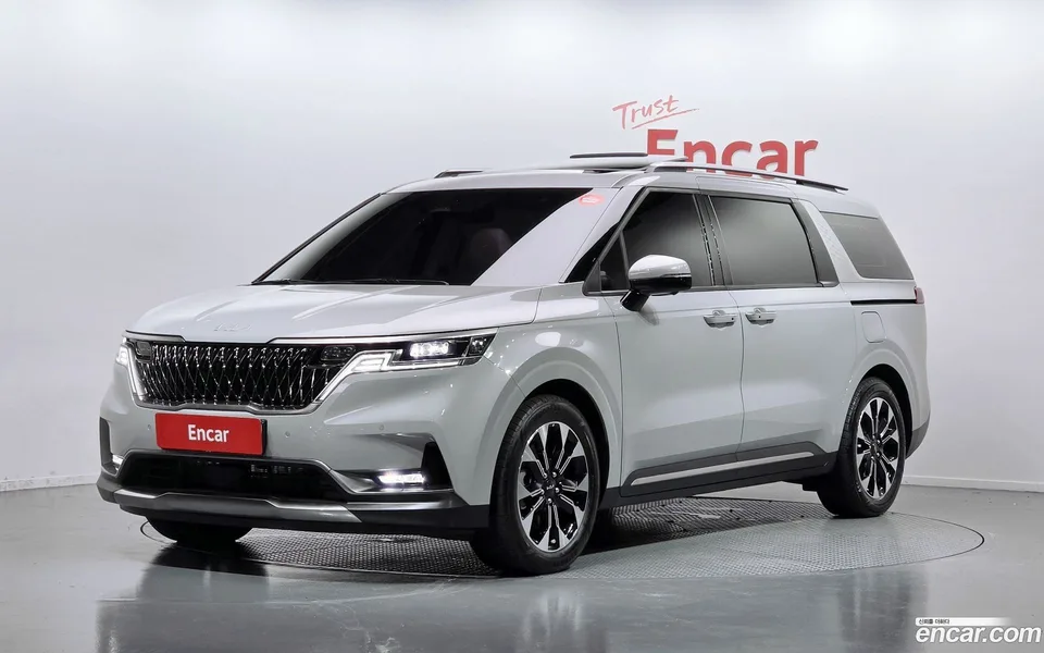 Kia Carnival 7 2023 — photo 1, buy with delivery to Moscow