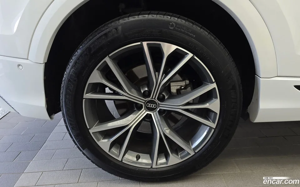 Audi Q8 (4M) 55 TFSI 2022 — thumbnail 2