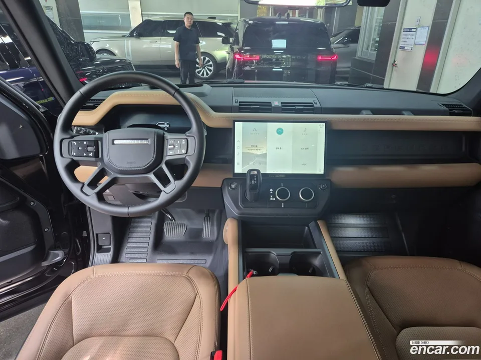 Land Rover Defender 130 D300 X- HSE 2026 — thumbnail 2