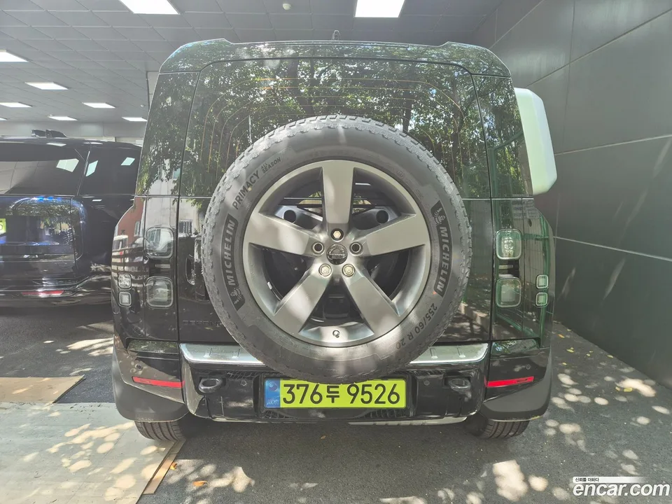 Land Rover Defender 130 D300 X- HSE 2026 — thumbnail 3