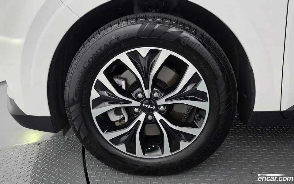 Kia Carnival 9 2023 — thumbnail 2