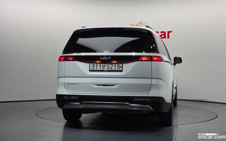 Kia Carnival 9 2023 — thumbnail 4