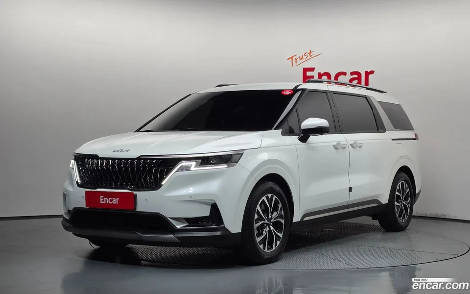 Kia Carnival 9 2023 — photo 1, buy with delivery to Moscow