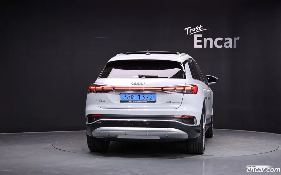 Audi Q4 e-tron 45 2025 — thumbnail 4