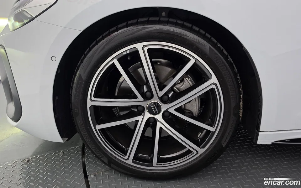 Audi A5 40 TFSI S Line 2025 — thumbnail 2
