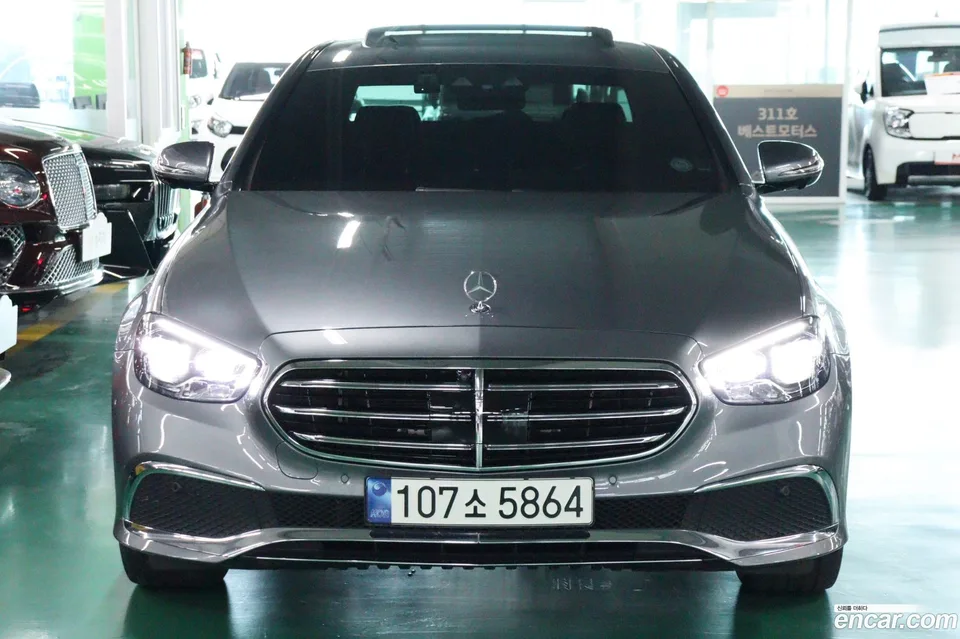 Mercedes-Benz E-Class E250 2023 — thumbnail 3