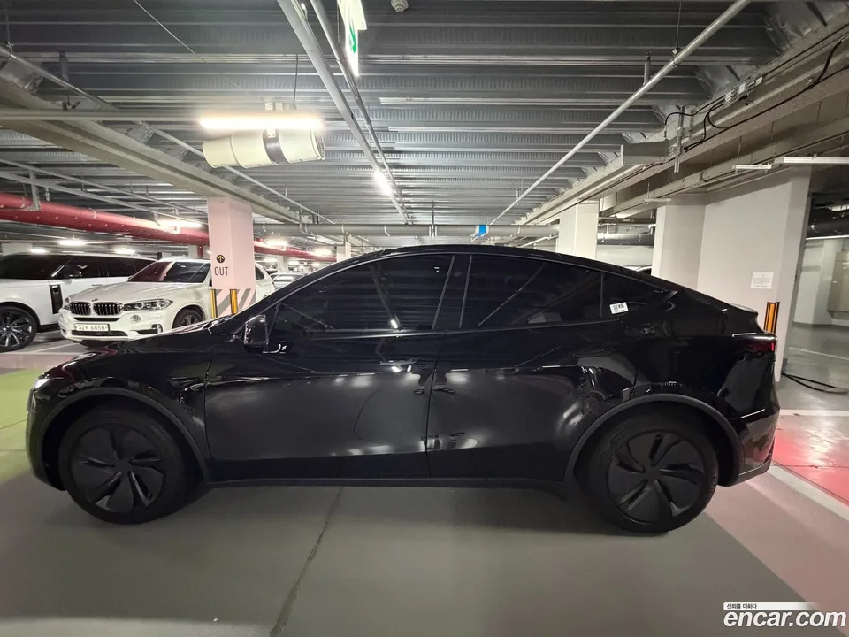 Tesla Model Y AWD 2026 — thumbnail 2