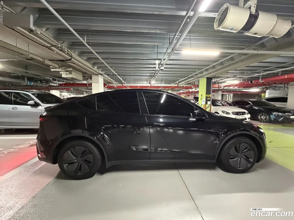 Tesla Model Y AWD 2026 — thumbnail 3