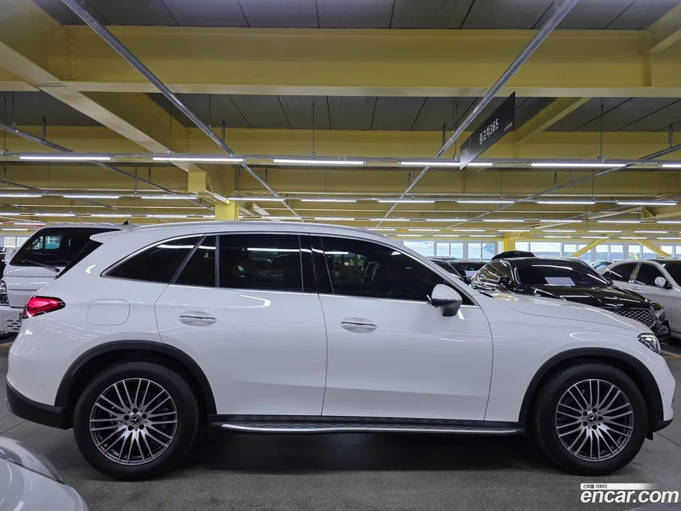 Mercedes-Benz GLC-Class GLC300e 4MATIC 2025 — thumbnail 3