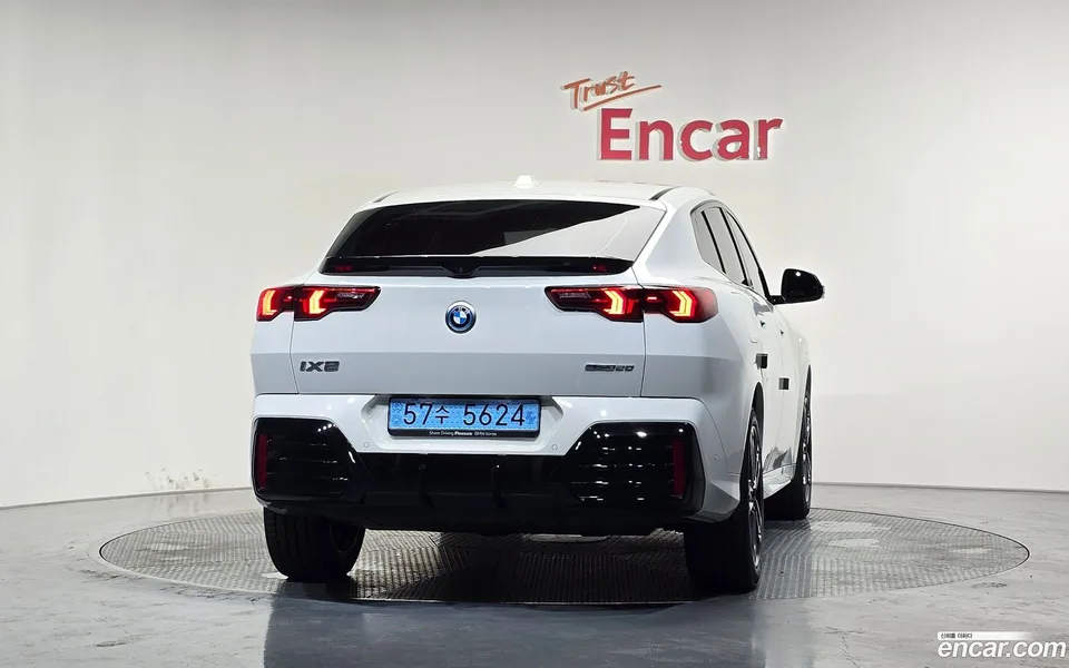 BMW iX2 eDrive 20 M 2024 — thumbnail 4