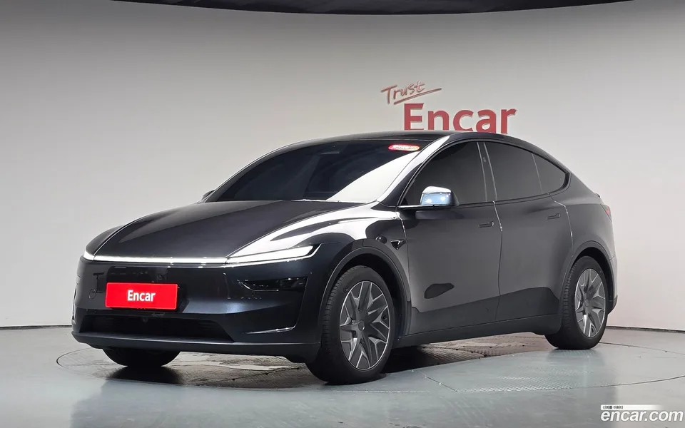 Tesla Model Y L AWD 2026 — photo 1, buy with delivery to Moscow