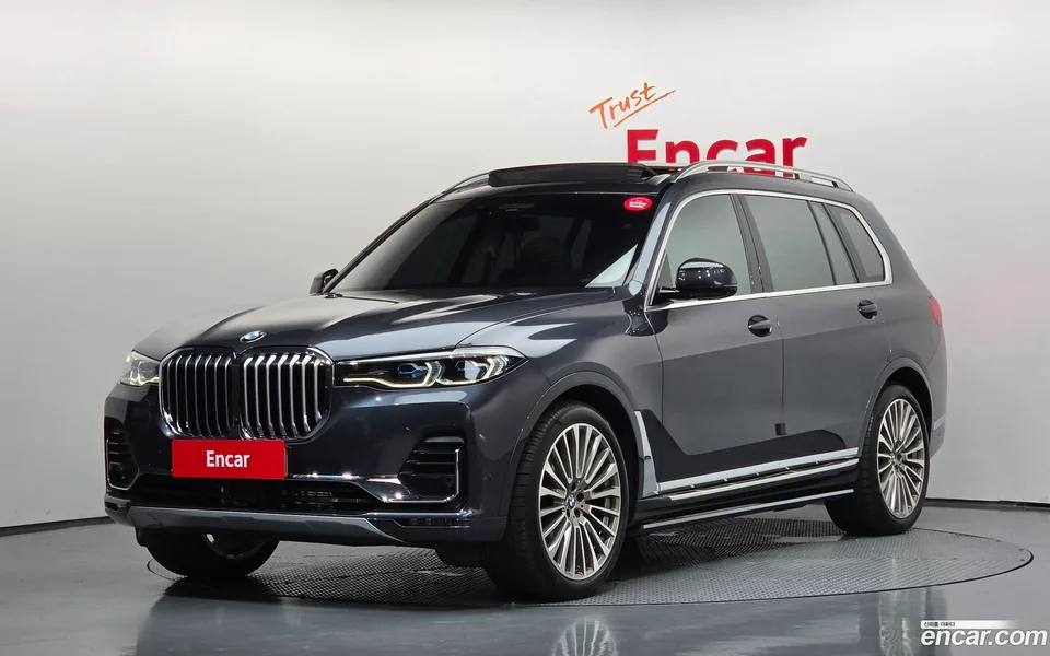 BMW X7 xDrive 40i 7 2022 — фото 1, купить с доставкой в Москву