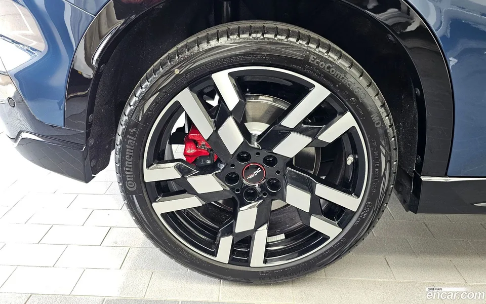 MINI Cooper S Countryman ALL4 JCW 2025 — thumbnail 2