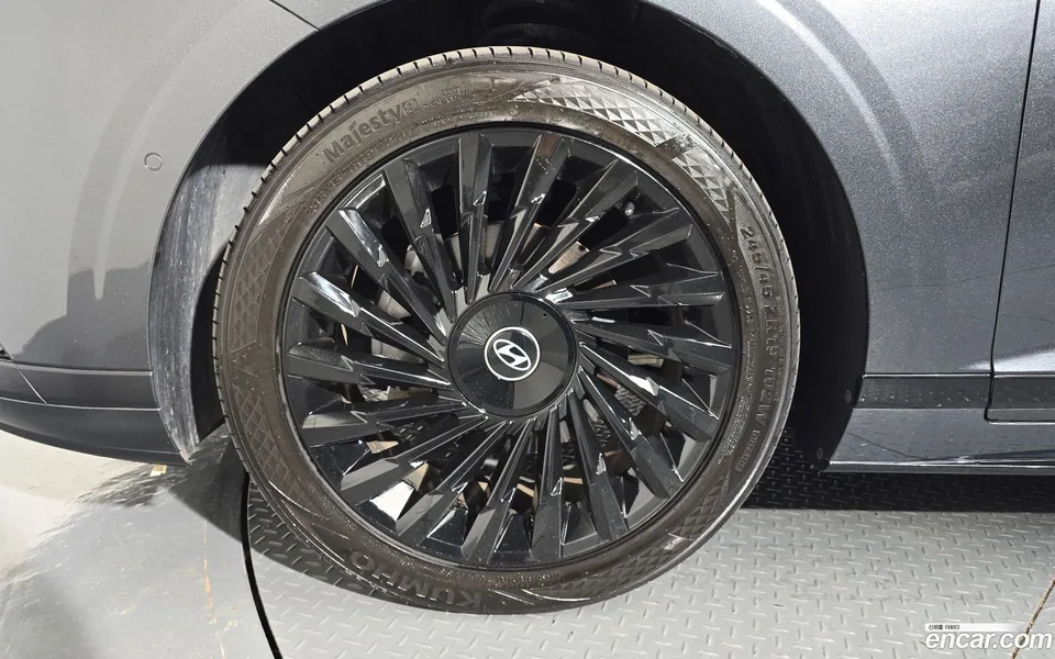 Hyundai Grandeur Hybrid 2023 — thumbnail 2