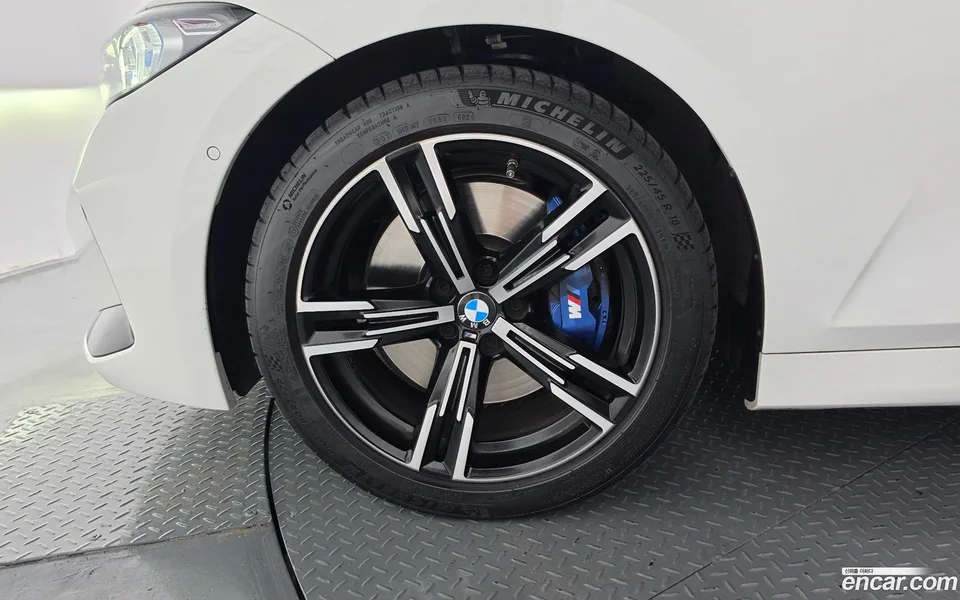 BMW 3 Series 320i M 2025 — thumbnail 2