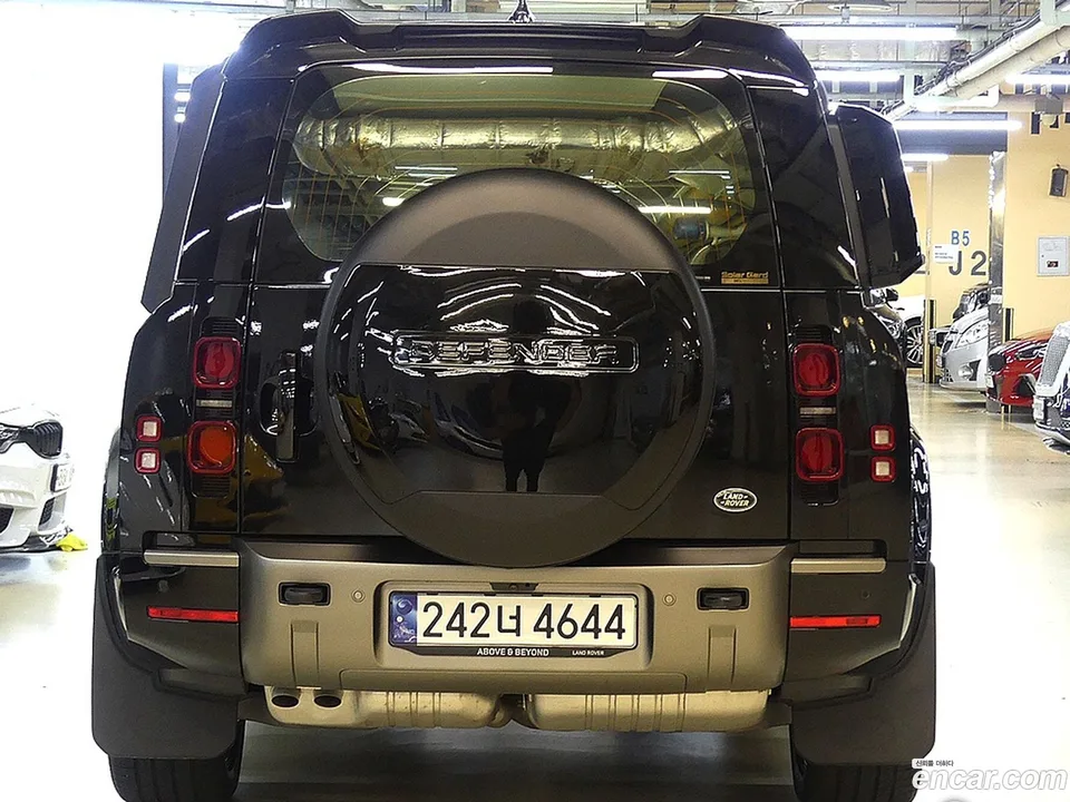 Land Rover Defender 130 D300 X- HSE 2023 — thumbnail 2