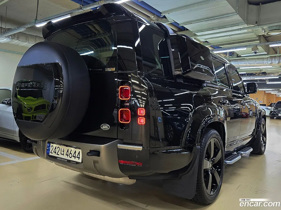 Land Rover Defender 130 D300 X- HSE 2023 — thumbnail 3