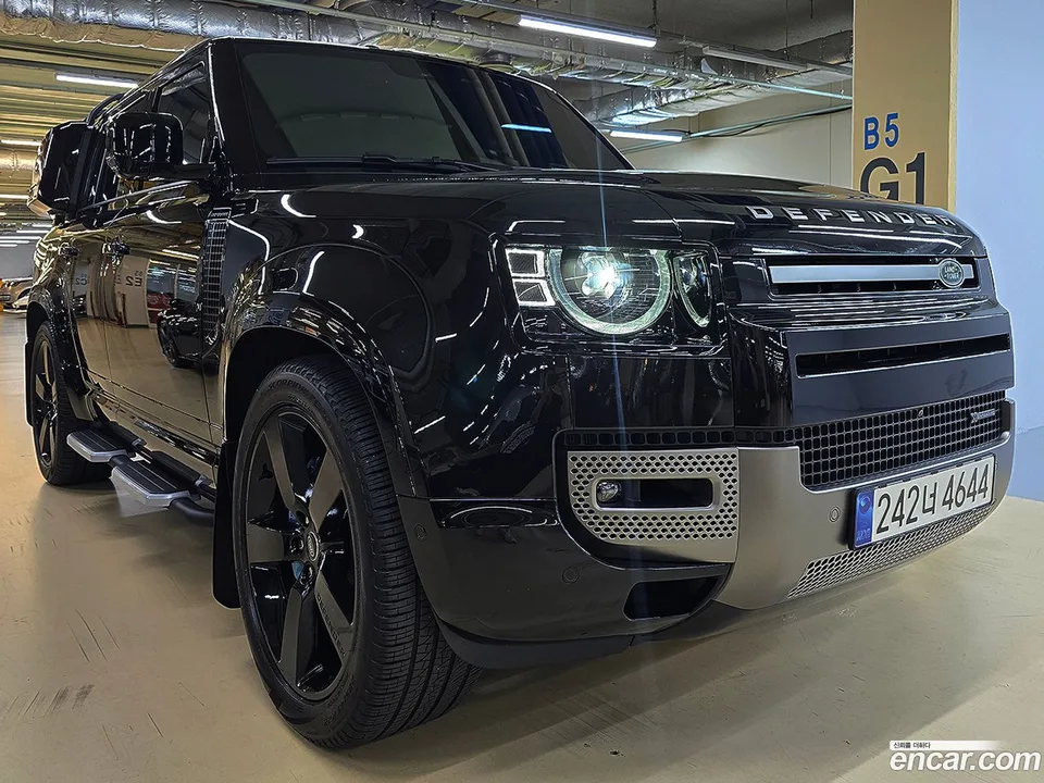 Land Rover Defender 130 D300 X- HSE 2023 — photo 1, buy with delivery to Moscow