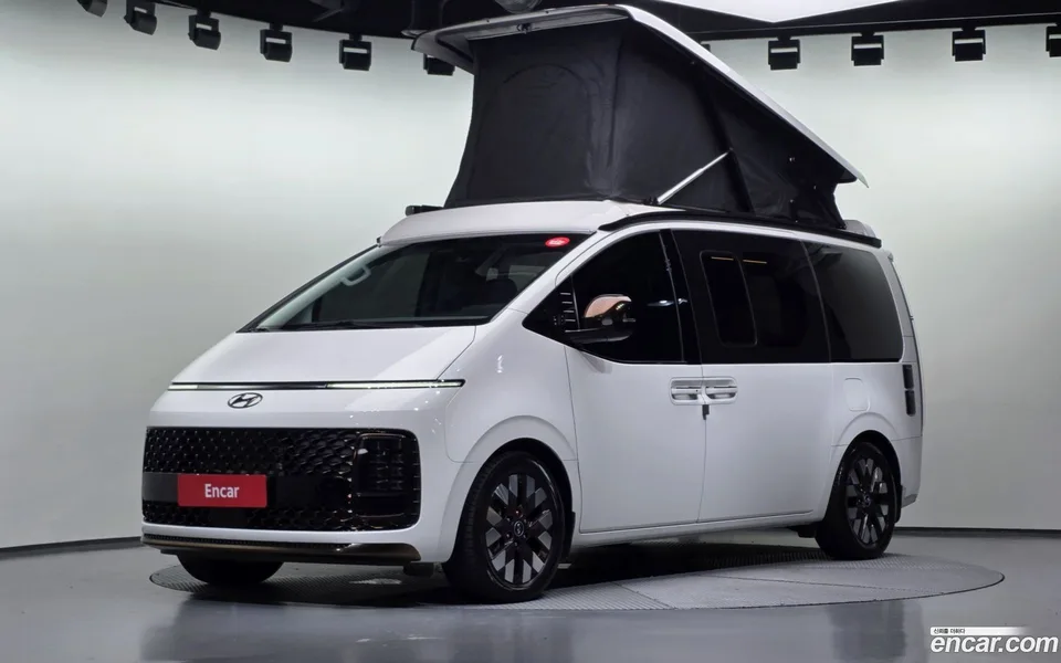 Hyundai Staria 2WD 2024 — photo 1, buy with delivery to Moscow