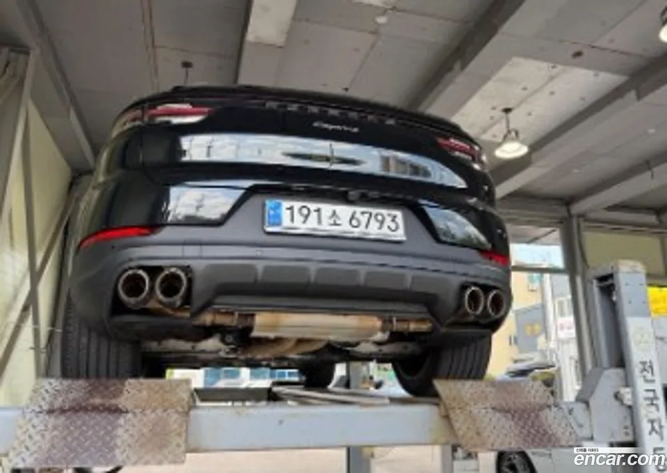 Porsche Cayenne 3.0 2023 — миниатюра 2