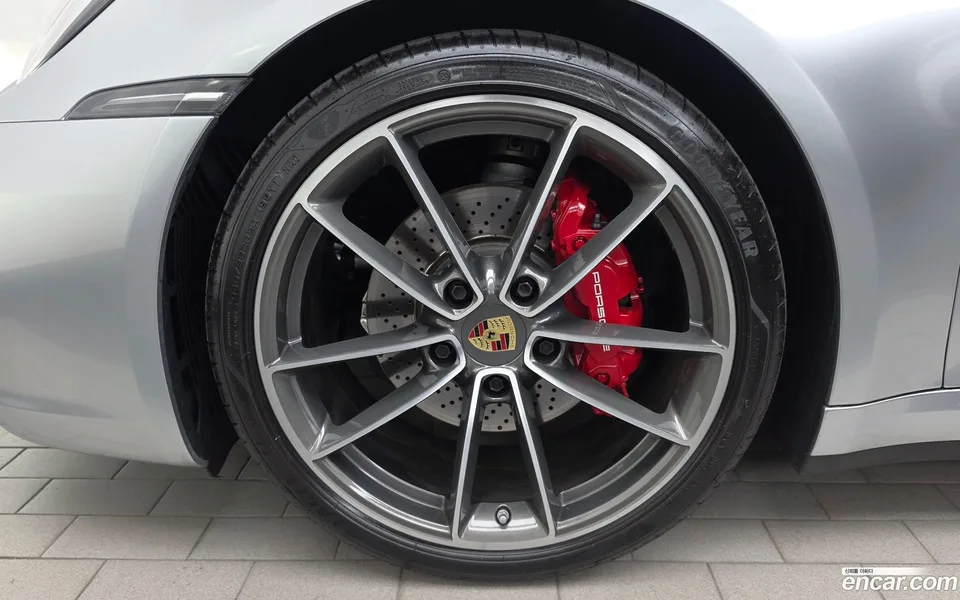 Porsche 911 (992) 2023 — thumbnail 2