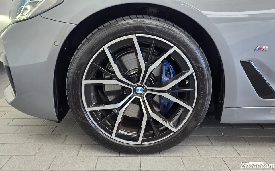 BMW 5 Series 530i xDrive M 2023 — thumbnail 2