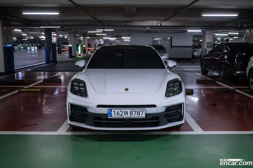 Porsche Panamera (976) 2.9 AWD 2026 — photo 1, buy with delivery to Moscow