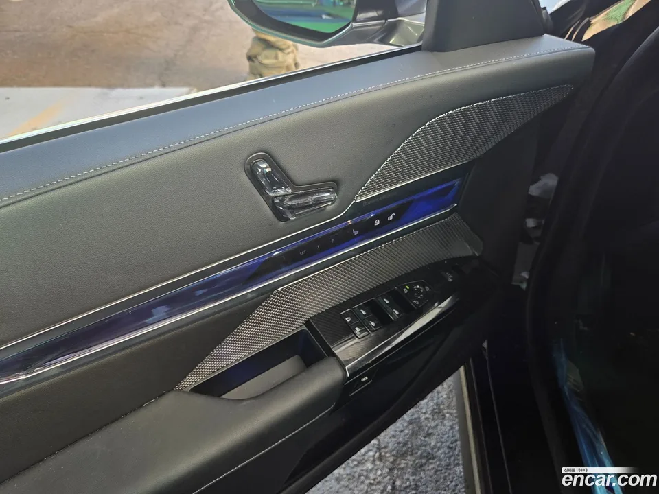 BMW 7 Series 740i xDrive M 2025 — thumbnail 2