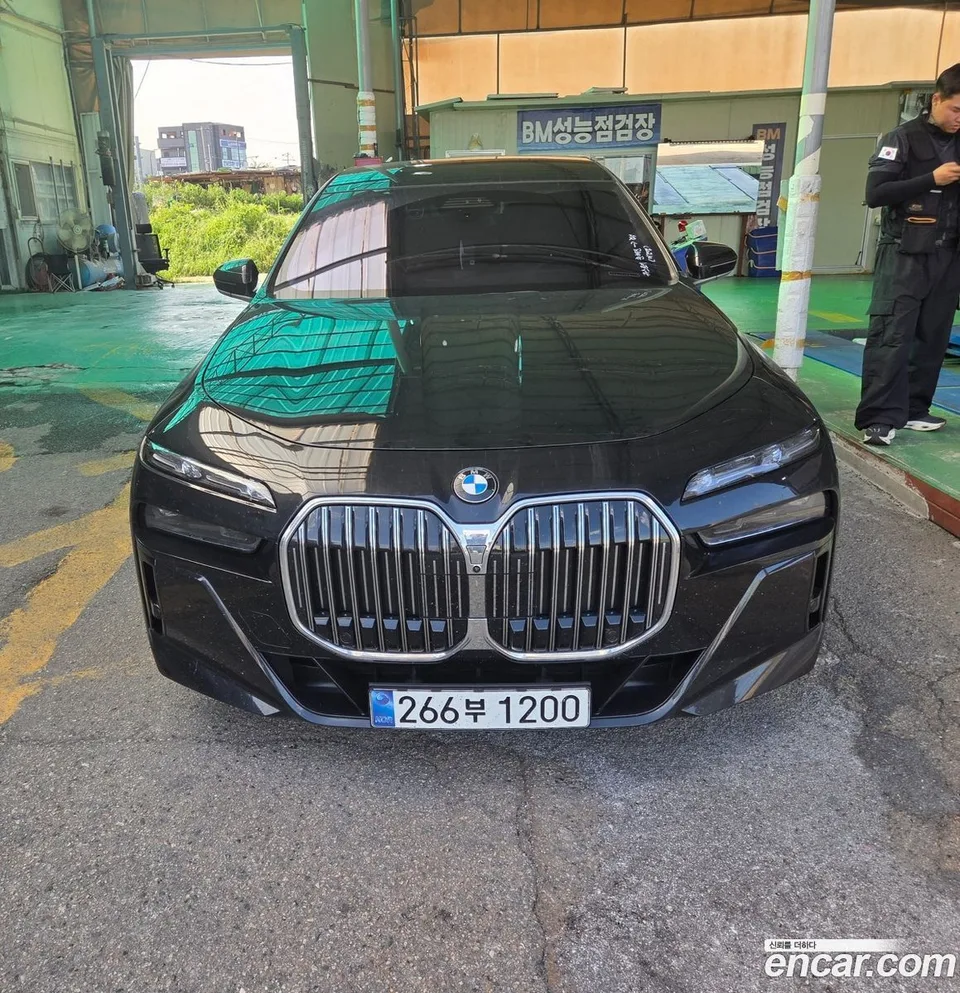 BMW 7 Series 740i xDrive M 2025 — photo 1, buy with delivery to Moscow