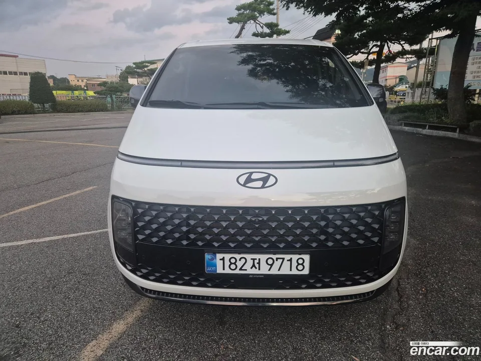Hyundai Staria L3.5 7 2025 — photo 1, buy with delivery to Moscow
