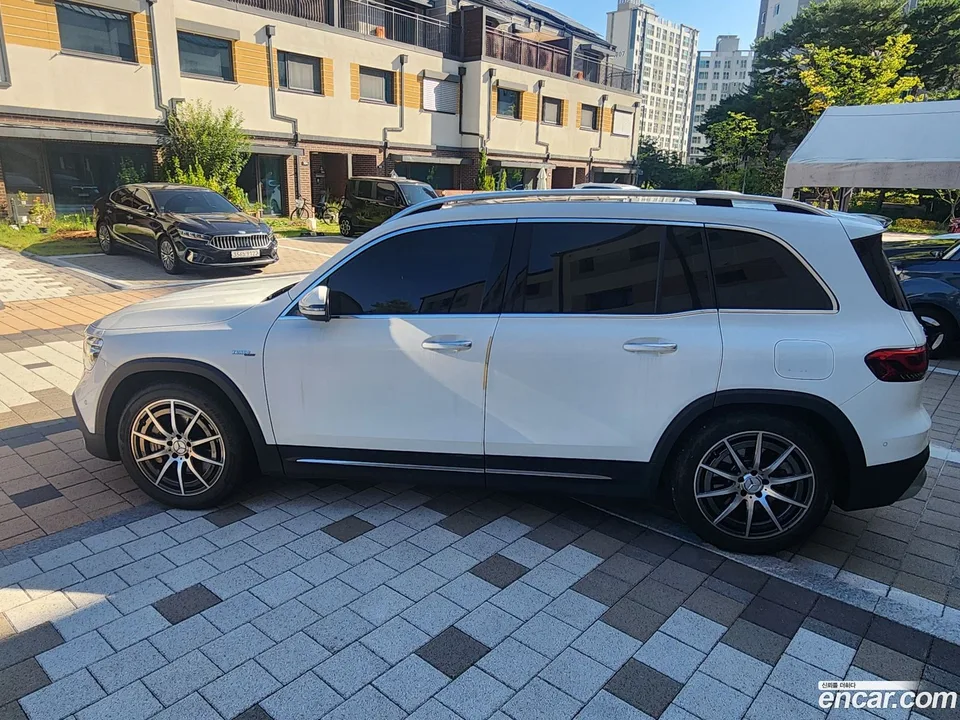 Mercedes-Benz GLB-Class AMG GLB35 4MATIC 2023 — thumbnail 2