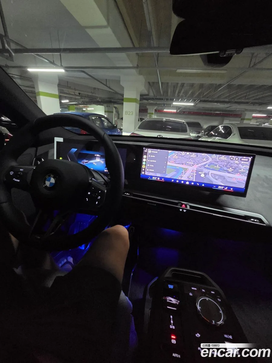 BMW iX xDrive45 M 2026 — thumbnail 2