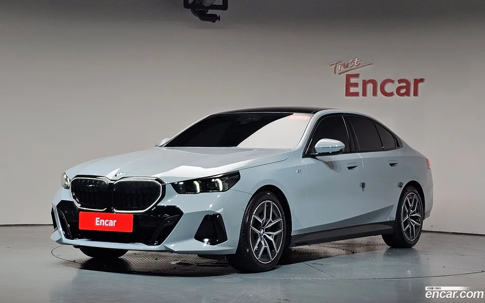 BMW 5 Series 520i 2024 — photo 1, buy with delivery to Moscow