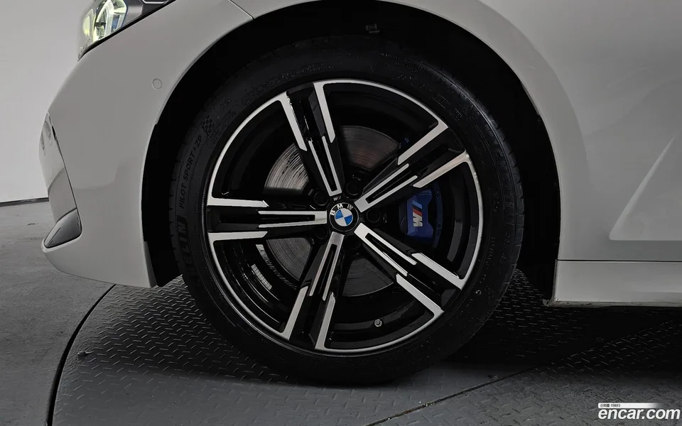 BMW 3 Series 320i M 2022 — thumbnail 2