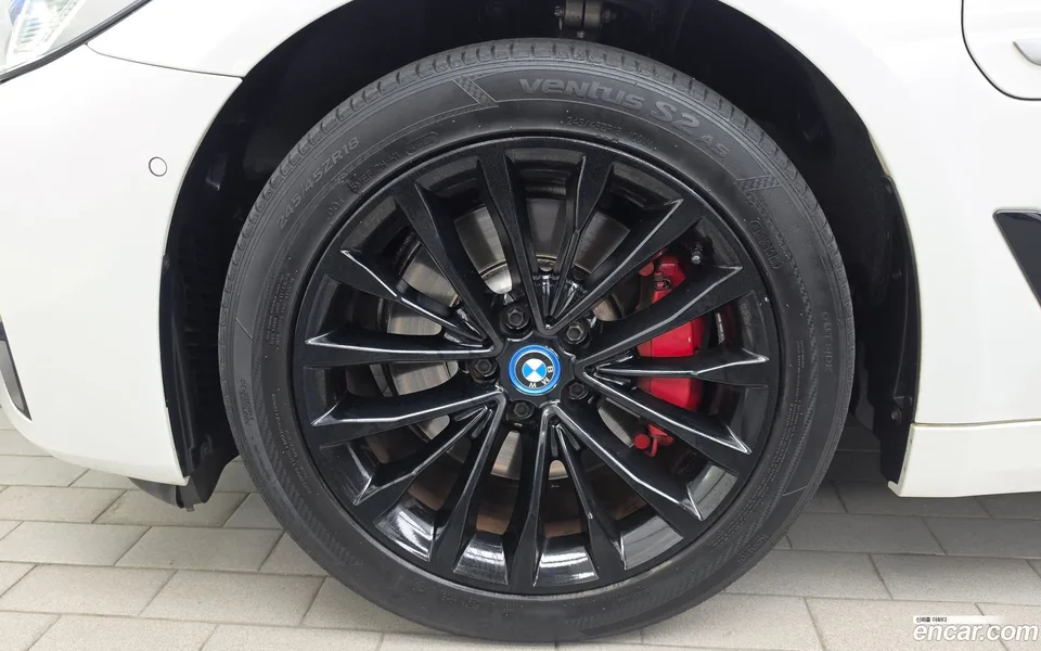 BMW 5 Series 530e 2022 — thumbnail 2