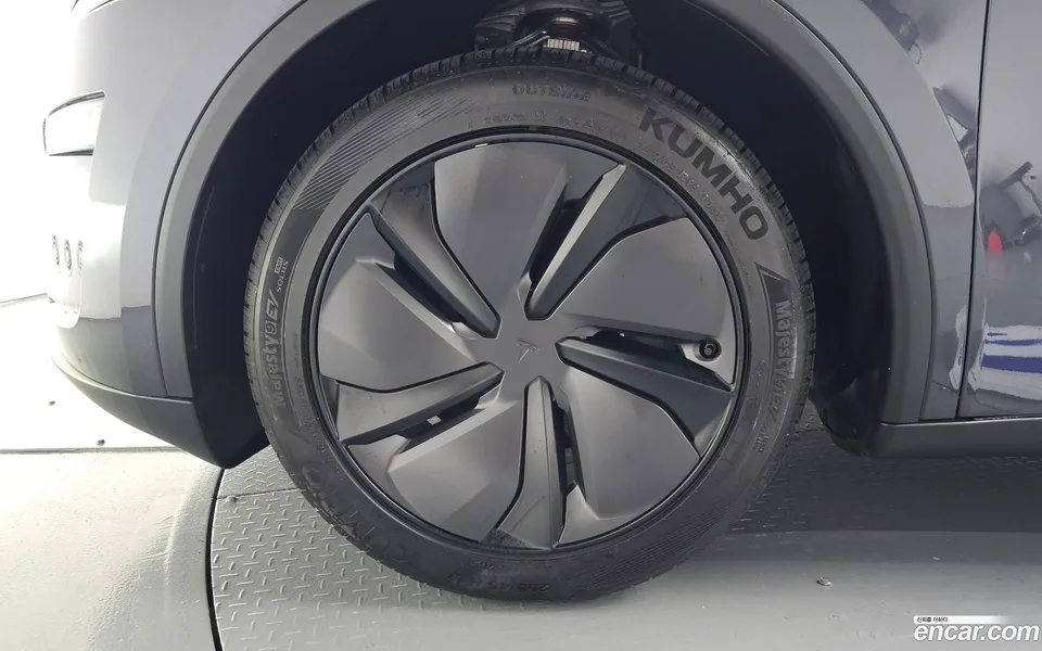 Tesla Model Y RWD 2026 — thumbnail 2
