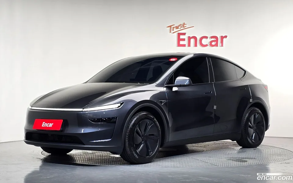 Tesla Model Y RWD 2025 — photo 1, buy with delivery to Moscow