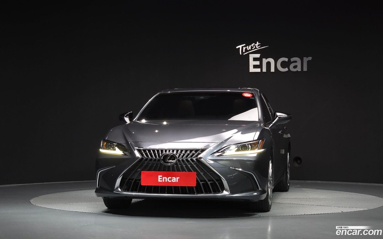 Lexus ES 300h 2023 — 3