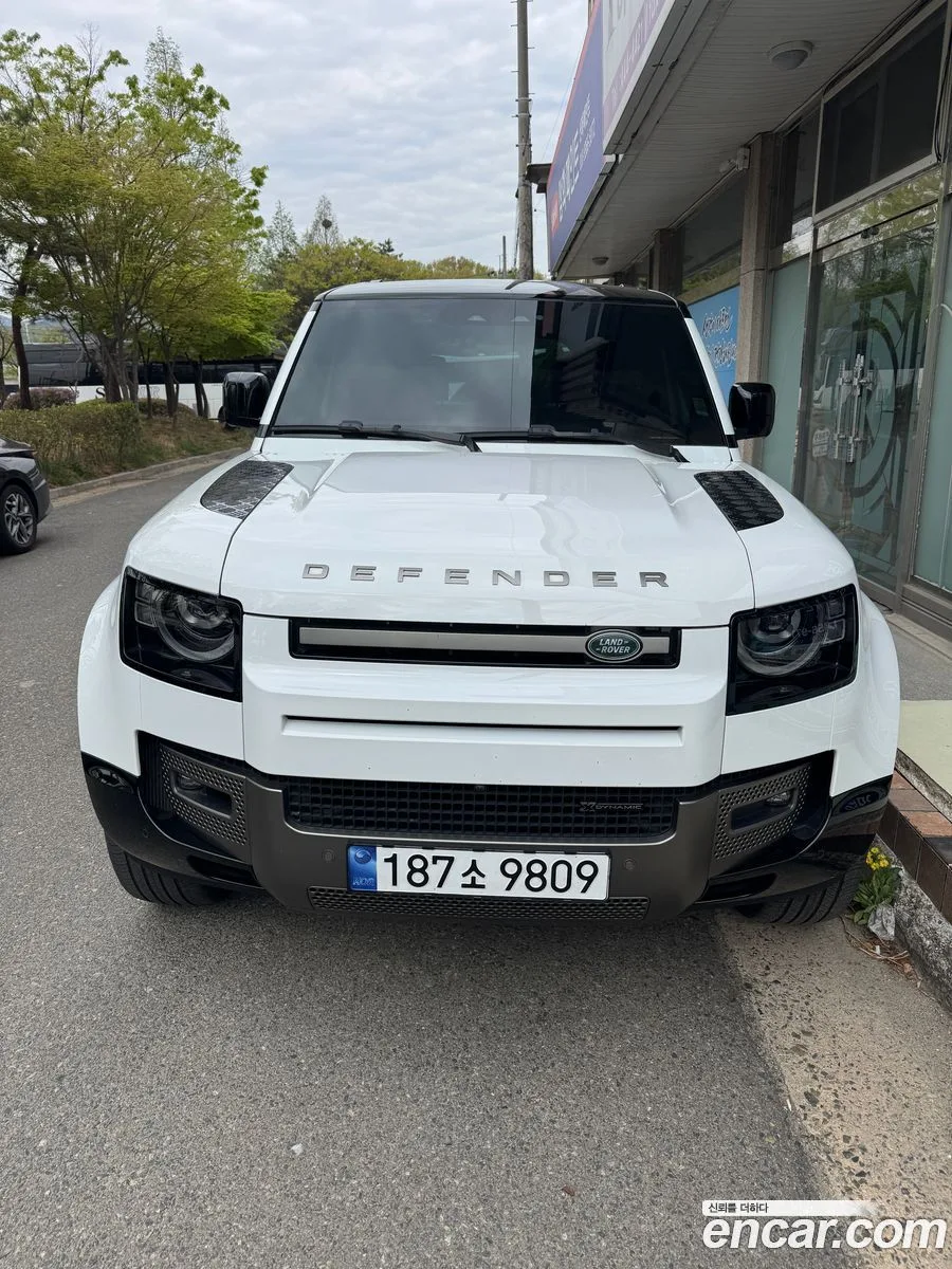 Land Rover Defender 110 P300 X- SE 2023 — photo 1, buy with delivery to Moscow