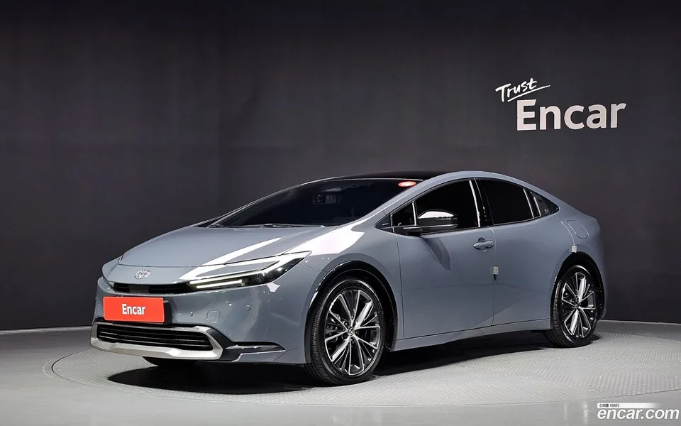 Toyota Prius 2.0 XLE 2024 — фото 1, купить с доставкой в Москву